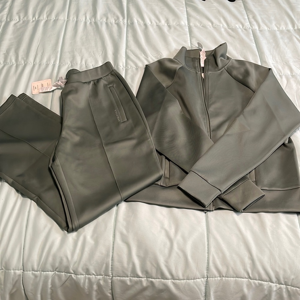 Brand new Fabletics set.